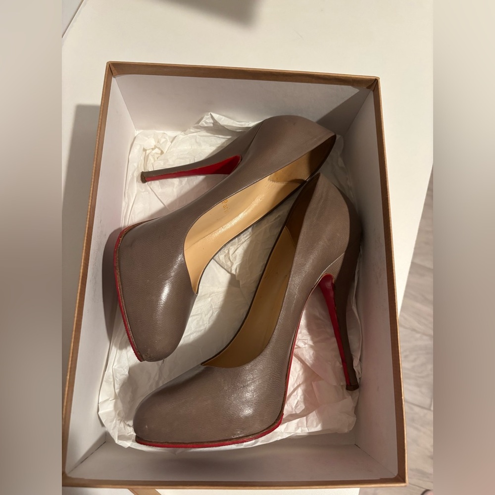 Authentic Christian Louboutin Feticha pump